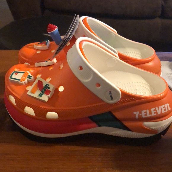 Crocs 7 Eleven Clogs - Picture 3 of 10